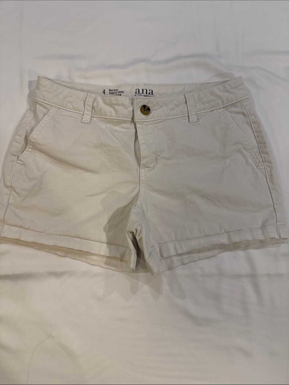 a.n.a Women's Casual Jean Shorts in Off-White